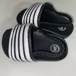 Baby sandals with back strap, black and white. Size 3